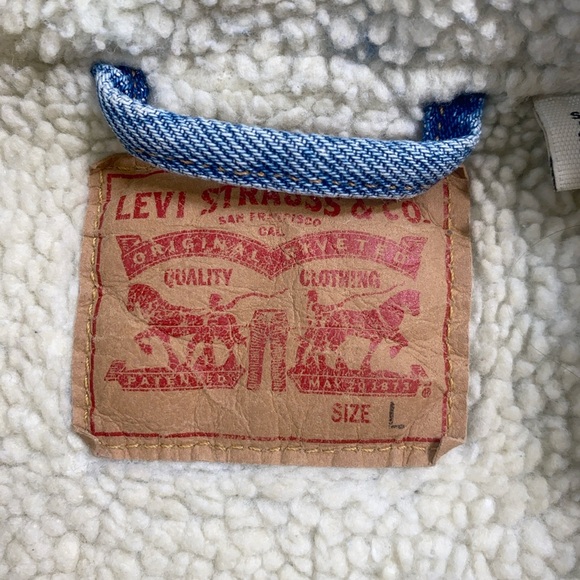 Levi's Denim Jacket with Sherpa Lining Size Women’s Large - Picture 3 of 10